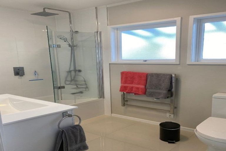 Photo of property in 7 Porter Avenue, Te Atatu South, Auckland, 0610