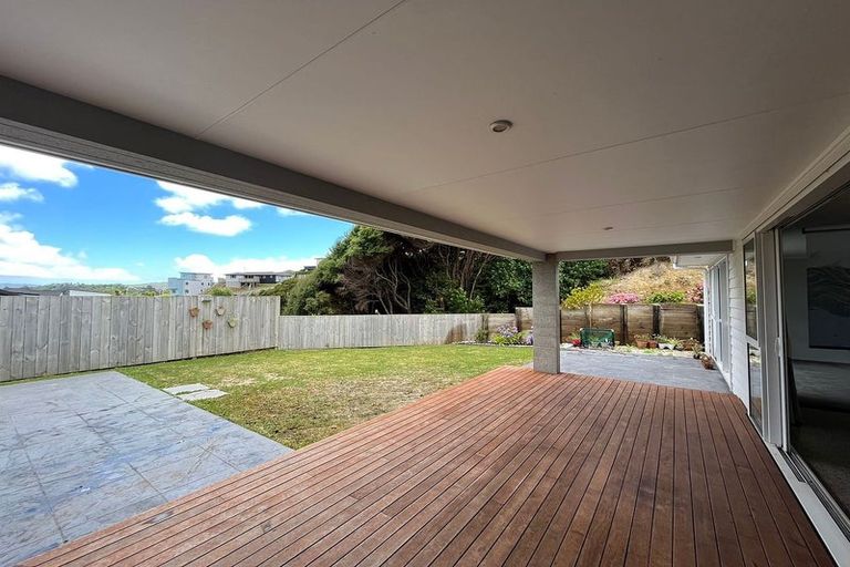 Photo of property in 18 Banks Boulevard, Whitby, Porirua, 5024
