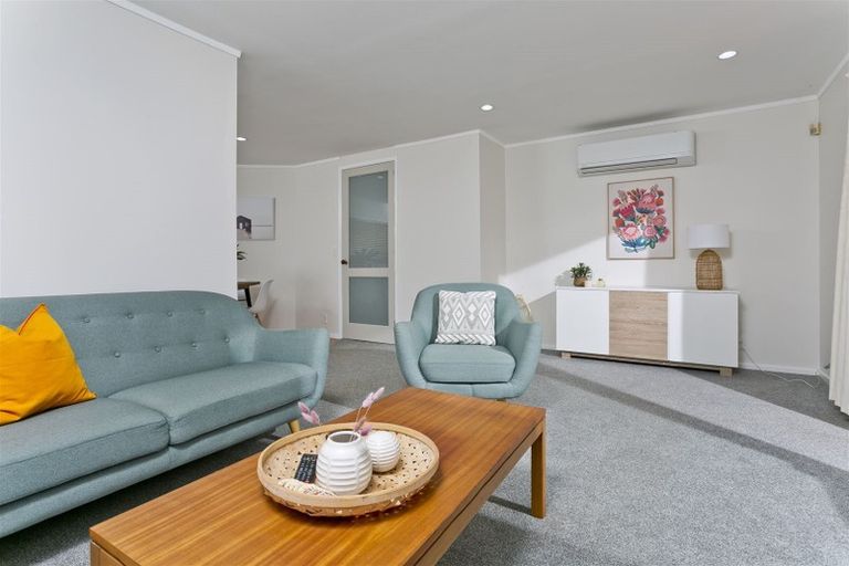 Photo of property in 1/15 Ocean View Road, Hillcrest, Auckland, 0627