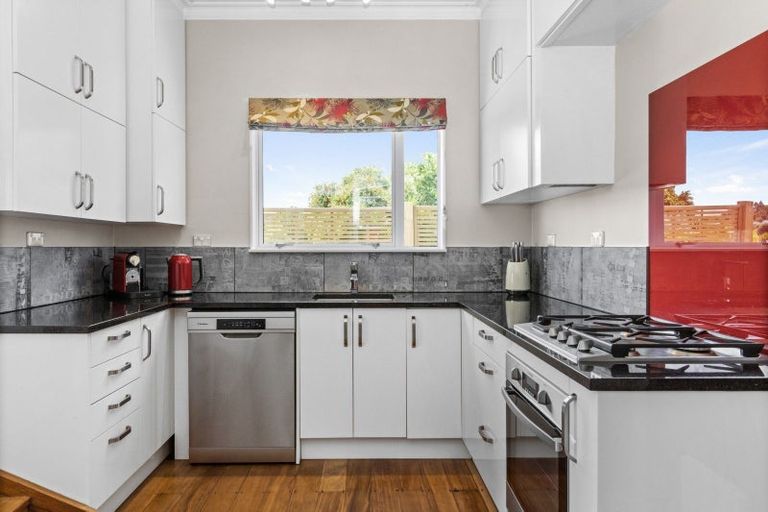 Photo of property in 32 Lucknow Road, Havelock North, 4130