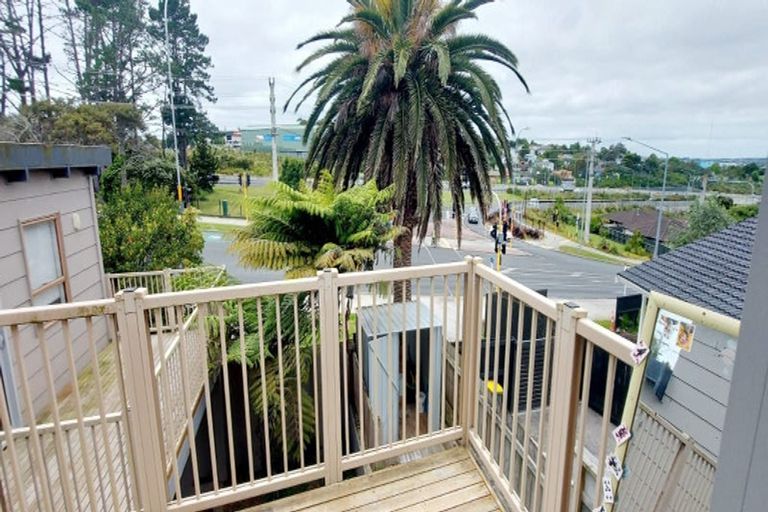 Photo of property in 54 Makora Road, Massey, Auckland, 0614