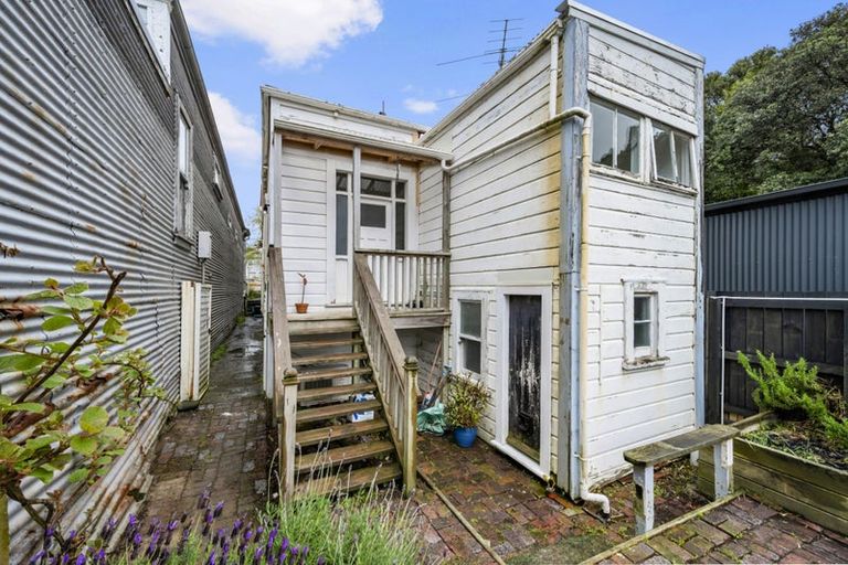 Photo of property in 10 Salisbury Terrace, Mount Cook, Wellington, 6021