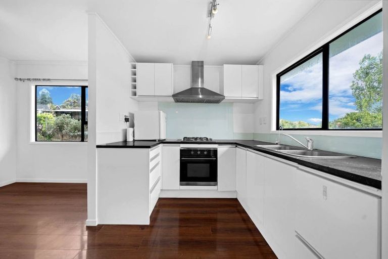Photo of property in 26 Lambrown Drive, Totara Vale, Auckland, 0629