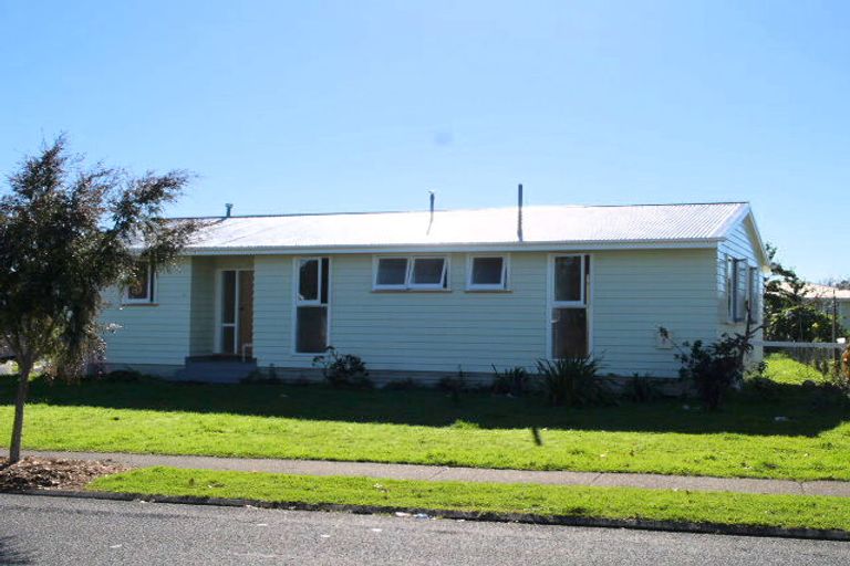 Photo of property in 15 Lavinia Crescent, Mangere East, Auckland, 2024