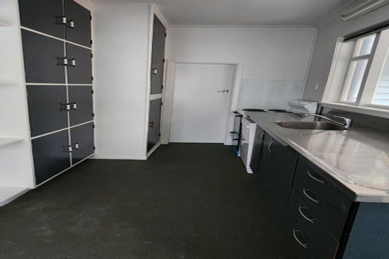 Photo of property in 76 Mcalpine Avenue, Mount Cook, Wellington, 6011