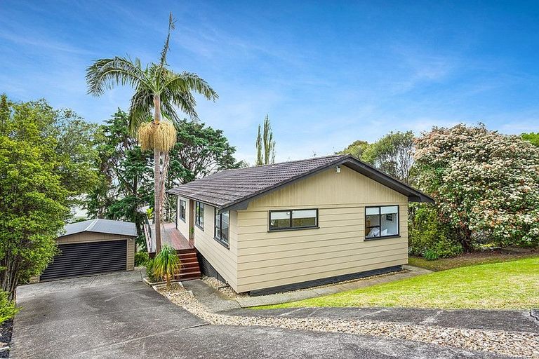 Photo of property in 30 Pokapu Street, Titirangi, Auckland, 0600