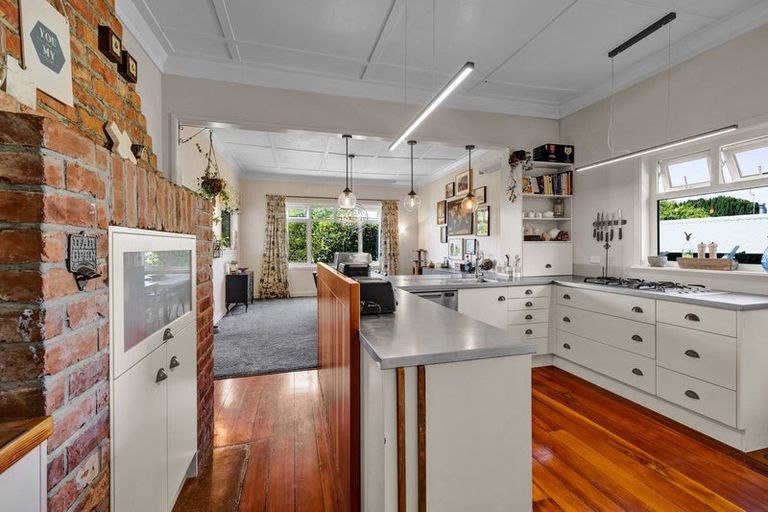 Photo of property in 187 South Road, Hawera, 4610