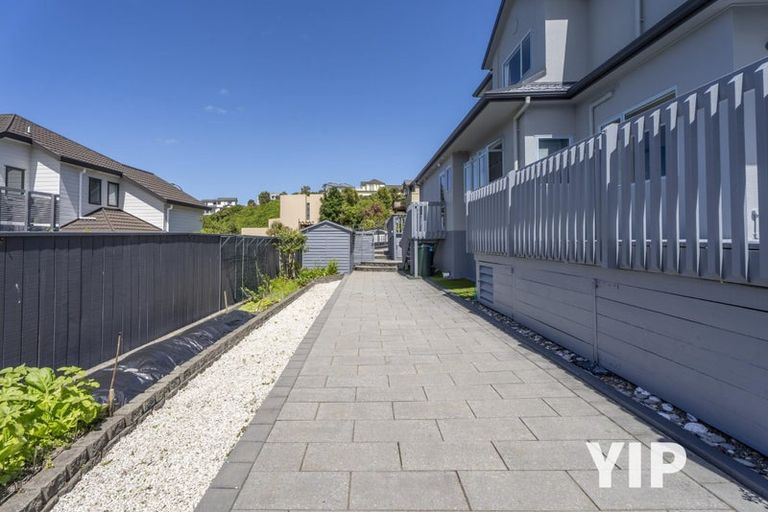 Photo of property in 3 Forbes Lane, Newlands, Wellington, 6037