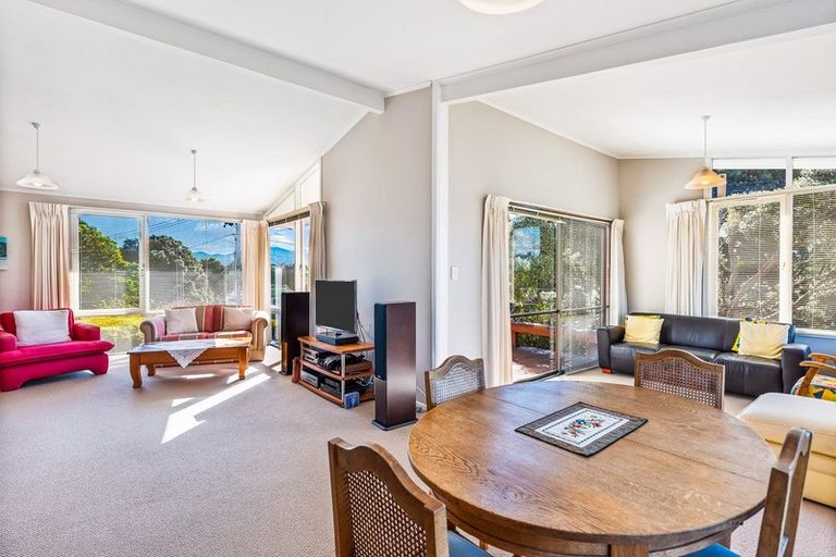 Photo of property in 18 Rua Road, Paraparaumu Beach, Paraparaumu, 5032