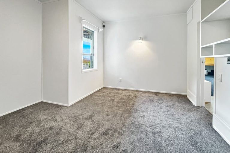 Photo of property in 2/87 Sunset Road, Totara Vale, Auckland, 0632