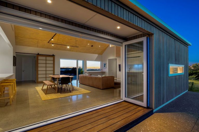Photo of property in 2 Rangeview Rise, Foxton Beach, Foxton, 4815
