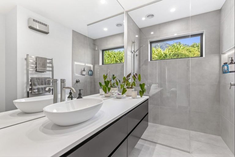 Photo of property in 10a Kinross Lane, Jacks Point, Queenstown, 9371