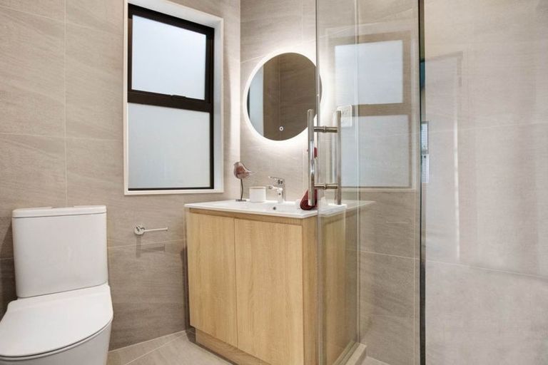 Photo of property in 129 Lancaster Road, Beach Haven, Auckland, 0626