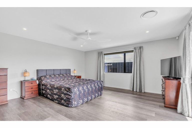 Photo of property in 3 Mccahon Drive, Rangiora, 7400