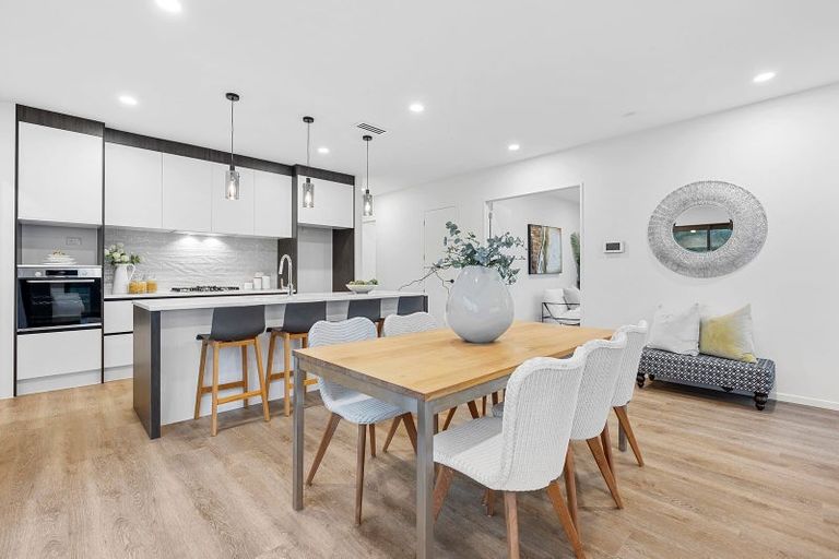 Photo of property in 32 Paparahi Place, Wainui, Silverdale, 0992
