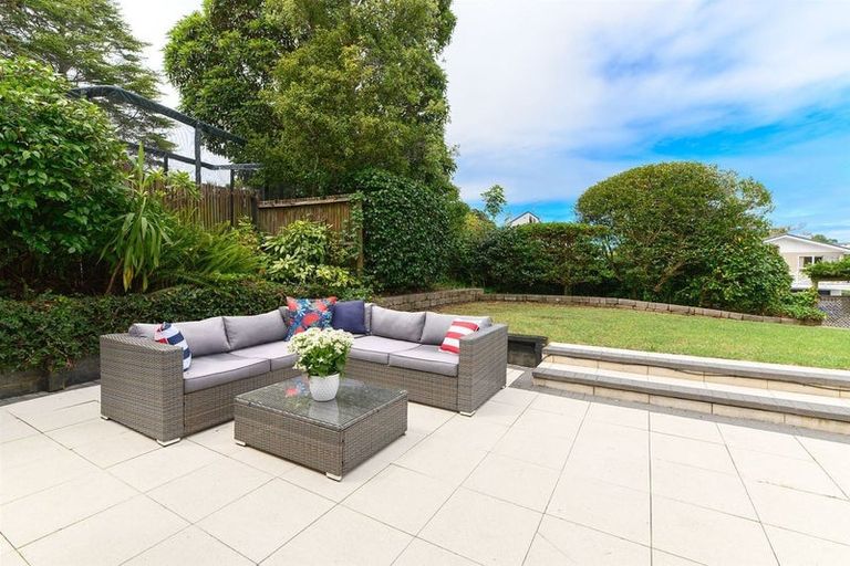 Photo of property in 43 Knightsbridge Drive, Forrest Hill, Auckland, 0620