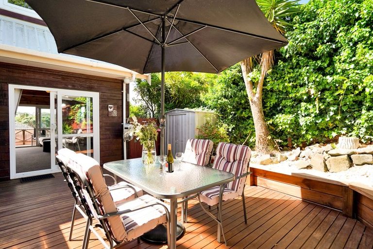 Photo of property in 74 Colwill Road, Massey, Auckland, 0614