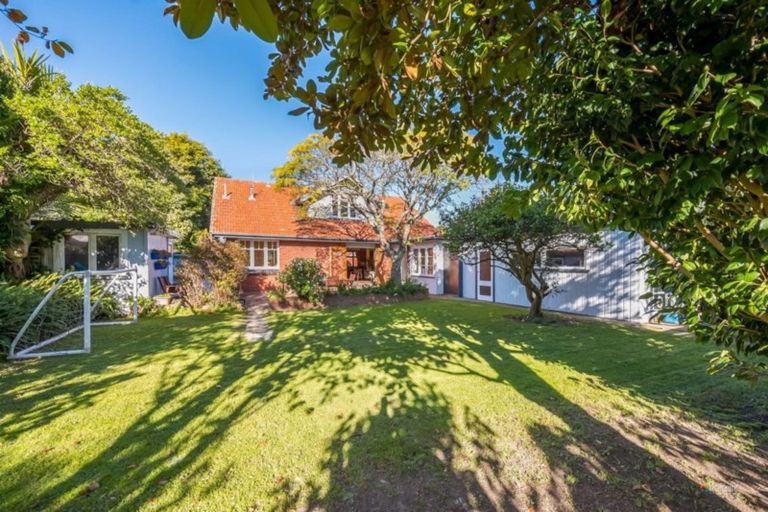 Photo of property in 77 Pohutukawa Street, Woburn, Lower Hutt, 5011
