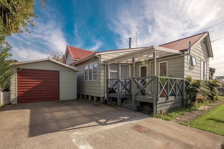 Photo of property in 30 Henley Street, Westport, 7825