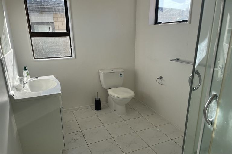 Photo of property in 31 Newington Road, Henderson, Auckland, 0612