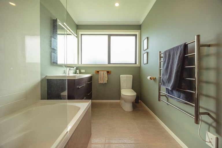 Photo of property in 93 Cemetery Road, Sanson, Palmerston North, 4479