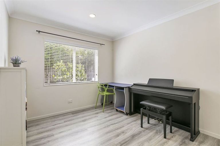 Photo of property in 2/20 Penruddocke Road, Half Moon Bay, Auckland, 2012