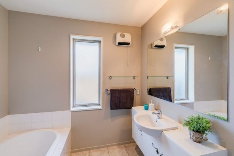 Photo of property in 11 Cairnbrae Drive, Prebbleton, 7604