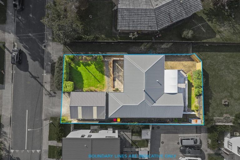 Photo of property in 25 Kingdale Road, Henderson, Auckland, 0610