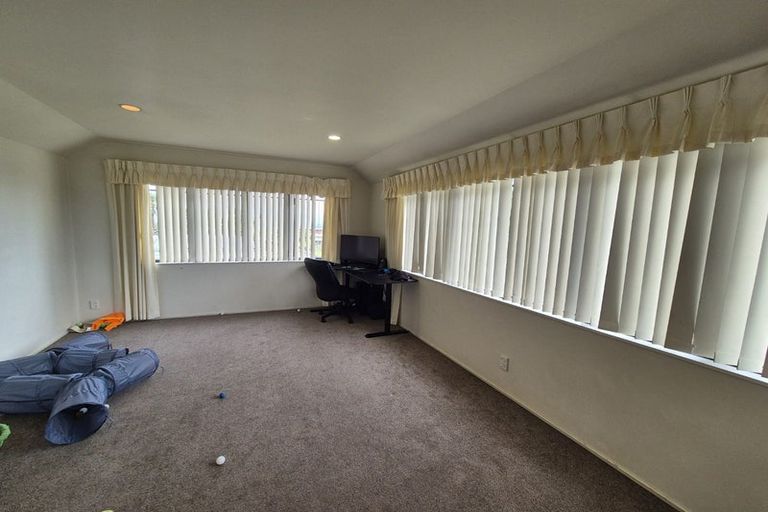 Photo of property in 176c East Coast Road, Forrest Hill, Auckland, 0620