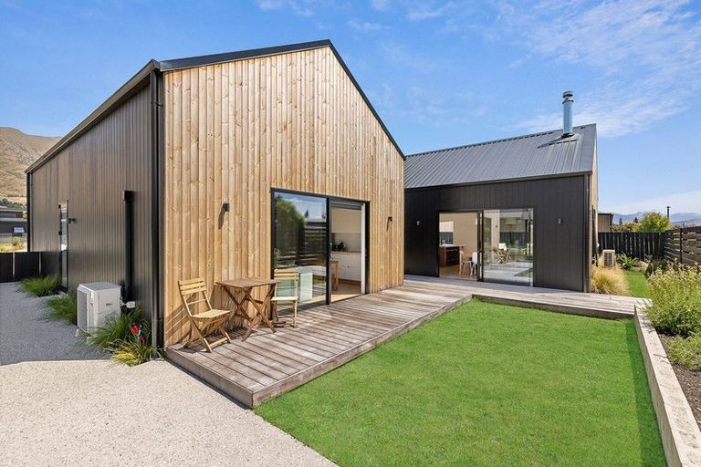 Photo of property in 12 Cleland Close, Wanaka, 9382