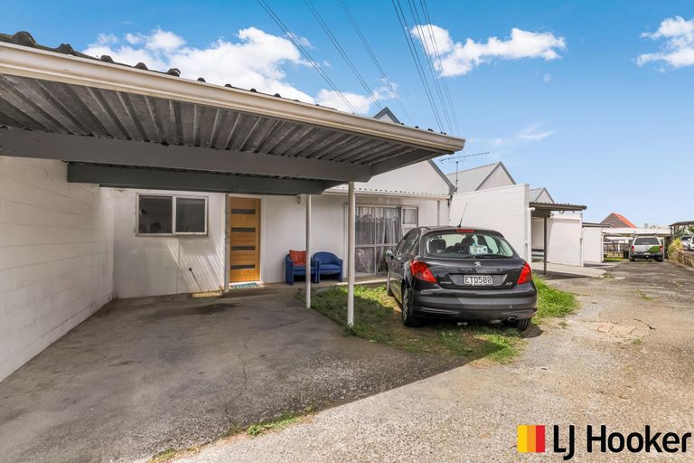 Photo of property in 2/21 Takanini Road, Takanini, 2112