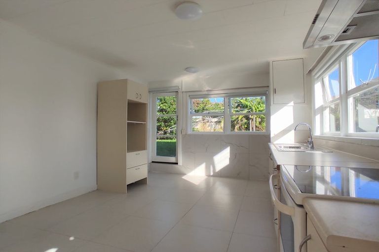 Photo of property in 34 Kohekohe Street, New Lynn, Auckland, 0600