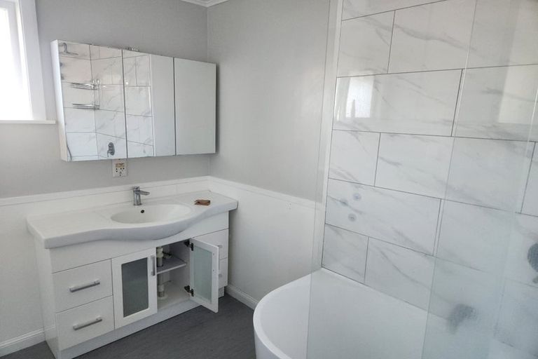 Photo of property in 4a Raukawa Street, Strathmore Park, Wellington, 6022