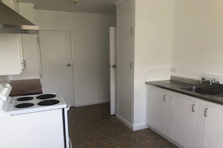 Photo of property in 9 Kotuku Street, Te Atatu Peninsula, Auckland, 0610