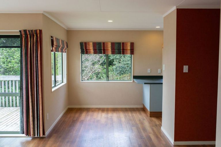 Photo of property in 9 Amokura Street, Waikanae, 5036