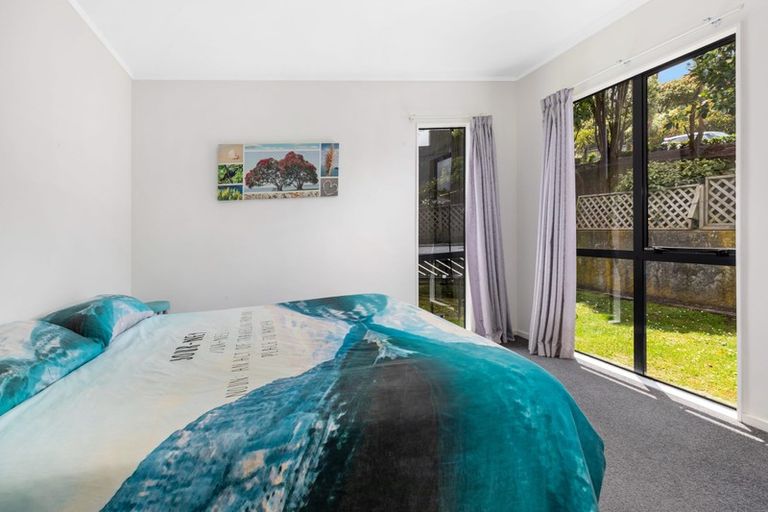 Photo of property in 6 Saunders Close, Whitby, Porirua, 5024