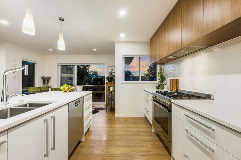 Photo of property in 2 Miran Lane, Red Beach, 0932