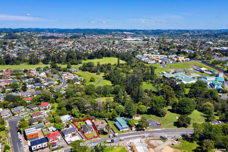 Photo of property in 3 Henderson Valley Road, Henderson, Auckland, 0612
