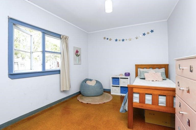 Photo of property in 124 Glendale Road, Glen Eden, Auckland, 0602