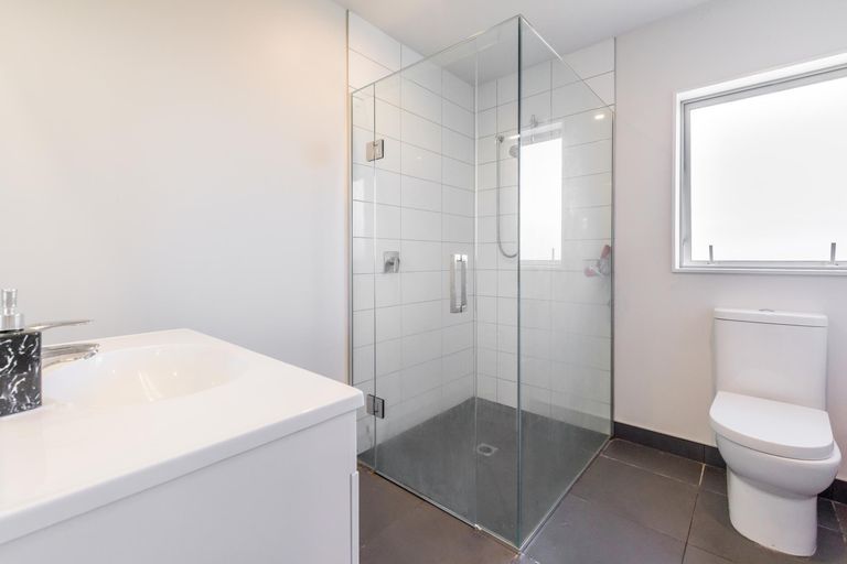 Photo of property in 36 Makora Road, Massey, Auckland, 0614