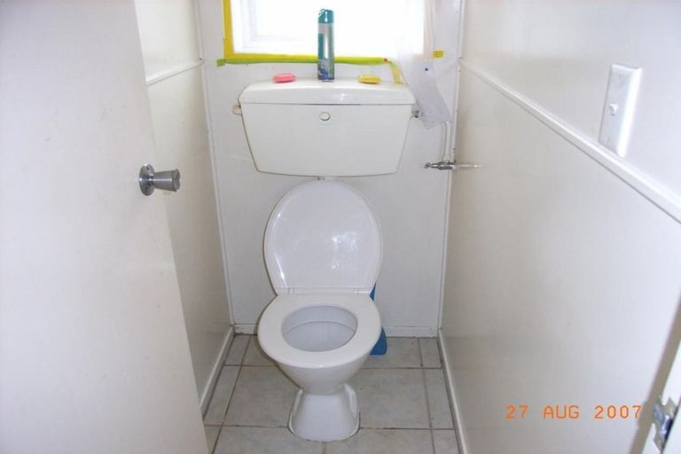 Photo of property in 18 Finn Place, Totara Vale, Auckland, 0629