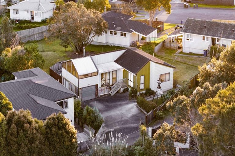 Photo of property in 40 West Harbour Drive, West Harbour, Auckland, 0618