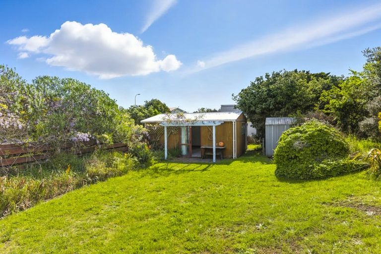 Photo of property in 29 Sarah Street, Waikawa Beach, Manakau, 5573