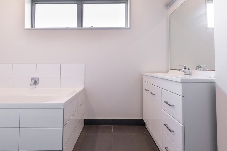 Photo of property in 36 Makora Road, Massey, Auckland, 0614