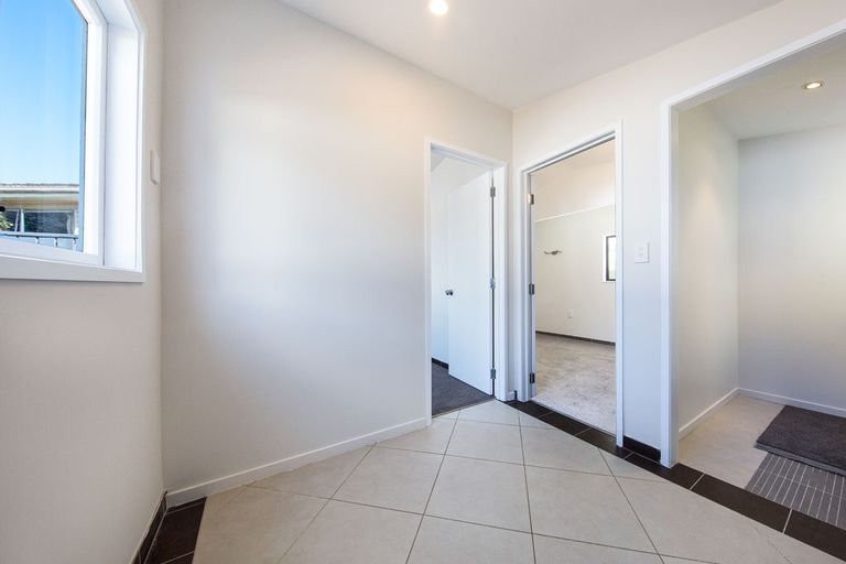 Photo of property in 27 Staverton Crescent, Mangere, Auckland, 2022