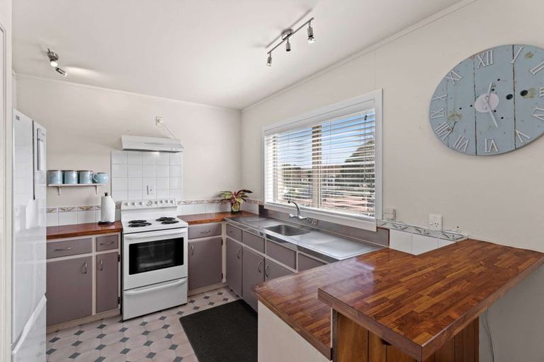 Photo of property in 22 Norfolk Rise, Waiuku, 2123