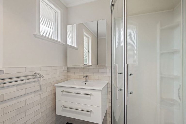 Photo of property in 60 Kingswood Road, Brookfield, Tauranga, 3110