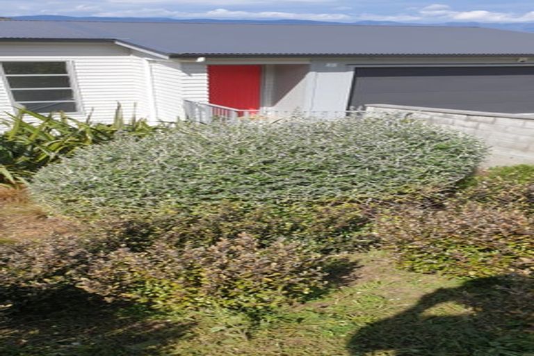 Photo of property in 25 Grumman Lane, Newlands, Wellington, 6037