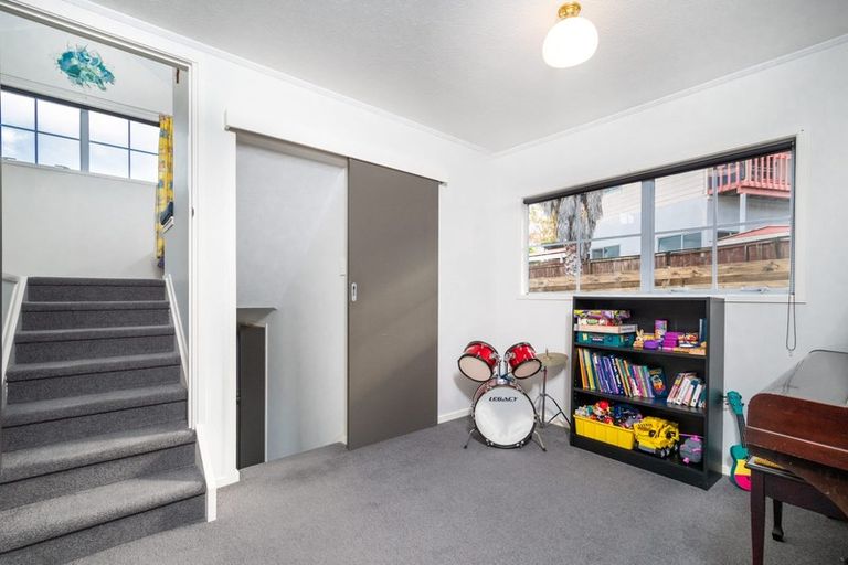 Photo of property in 48 Donovan Avenue, Massey, Auckland, 0614