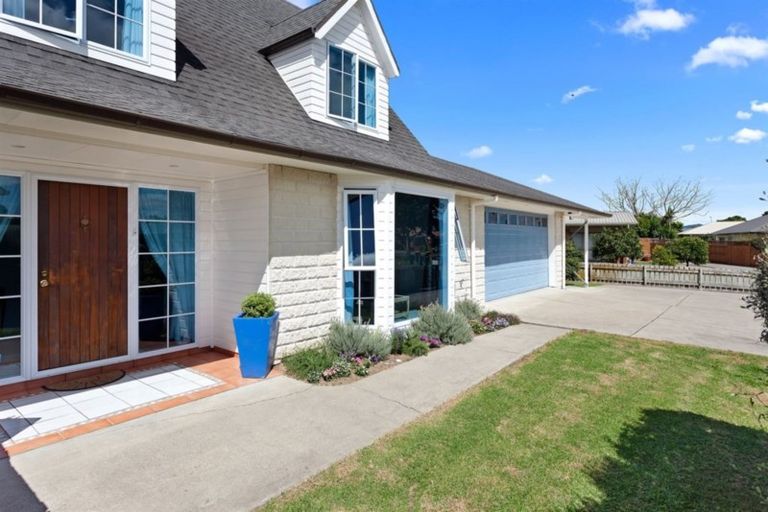 Photo of property in 33 Edgewater Grove, Whakatane, 3120